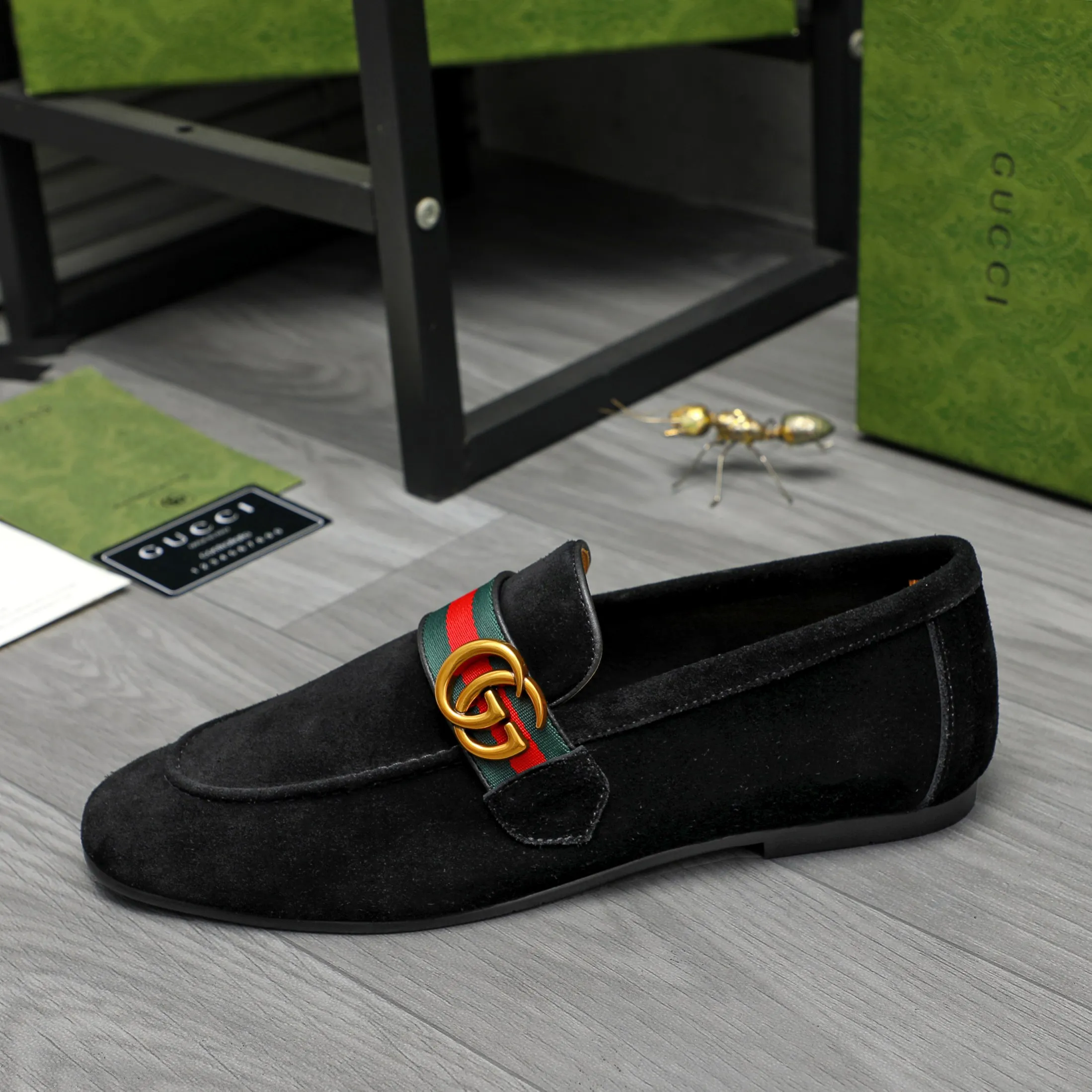 Men's shoes 💰p400 Product trademark: GUCCI "Gucci" business casual leather shoes Regular size: 38-46 (38.45.46 is custom-made and non-returnable) Product material: Selected suede cowhide with webbing upper, cowhide lining, original rubber outsole